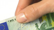 Perbraukite per banknoto viršų