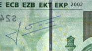 100 eurų siūlelis iš arti