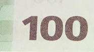 100 eurų spalvą keičiantis skaičius, pasikeitęs