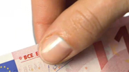 Perbraukite per banknoto viršų