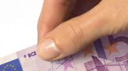Perbraukite per banknoto viršų