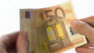 50 eurų banknotas turi šiugždėti