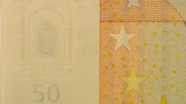 50 eurų vandens ženklas ženklas ant stalo