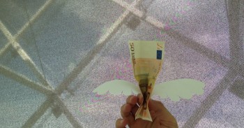 Atlyginimai Lietuvoje mini