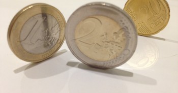 Alga nebūtinom išlaidom mini
