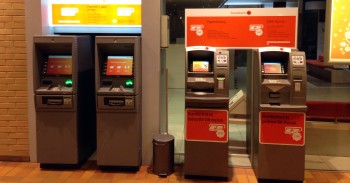 Swedbank bankomatai pamiršti pinigai mini
