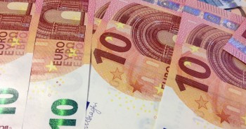 SEB bankas lietuviai nereaguoja į akcijų rinkos pokyčius mini